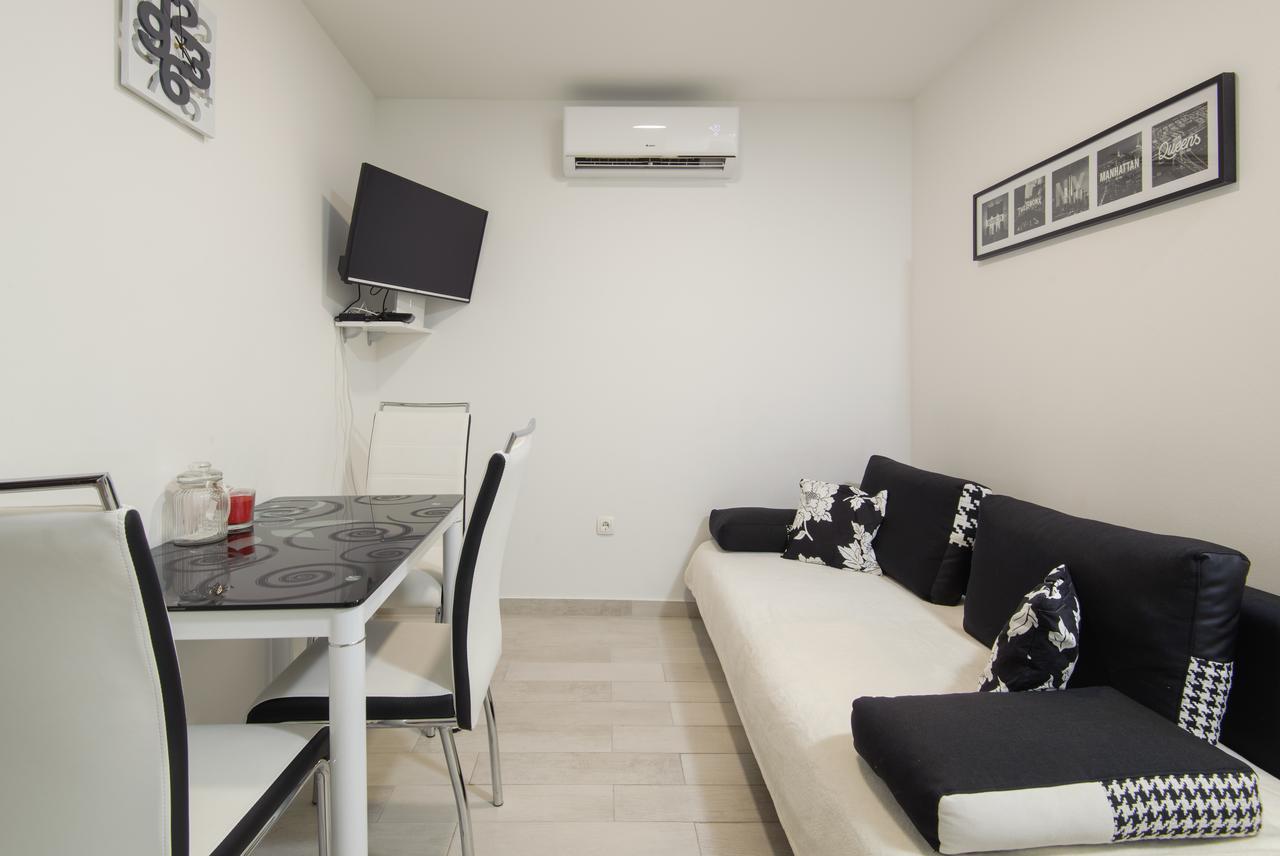 Private Accommodation Milisa Split Exterior photo