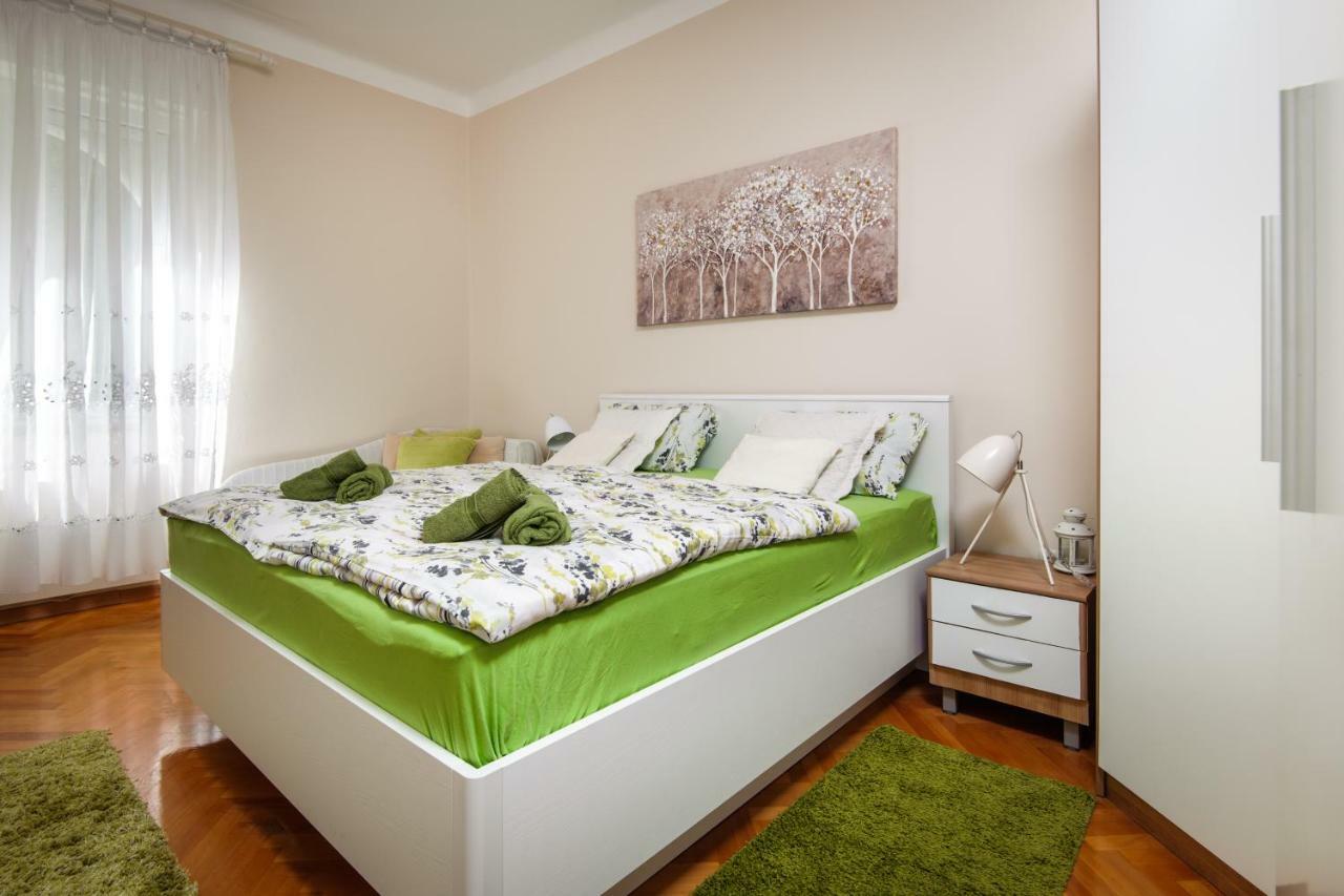 Private Accommodation Milisa Split Exterior photo